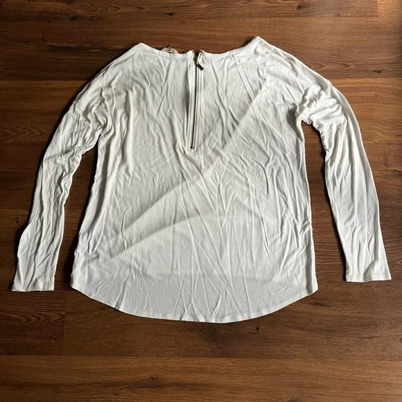 FREE White long sleeve top - Picture 9 of 10